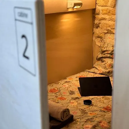 Les Briques Хостел