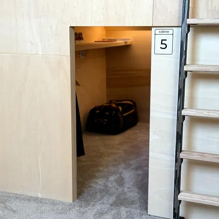 Les Briques Хостел *