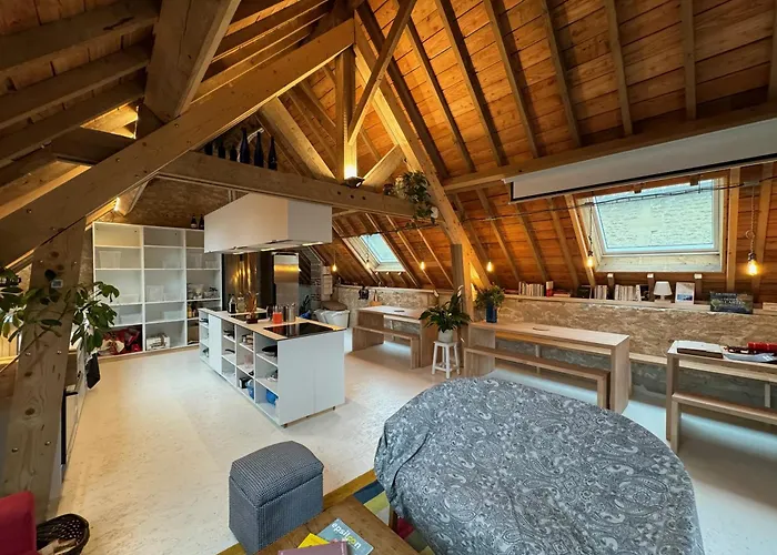 Les Briques Hostel *