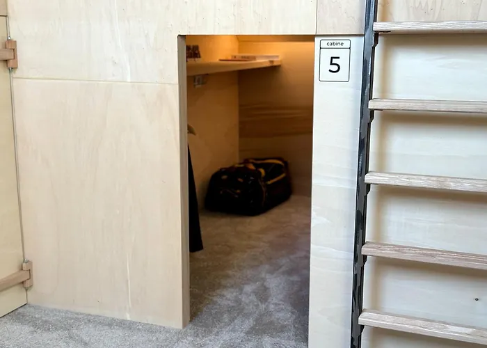 Les Briques Hostel *