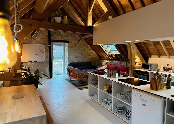 Les Briques Hostel *